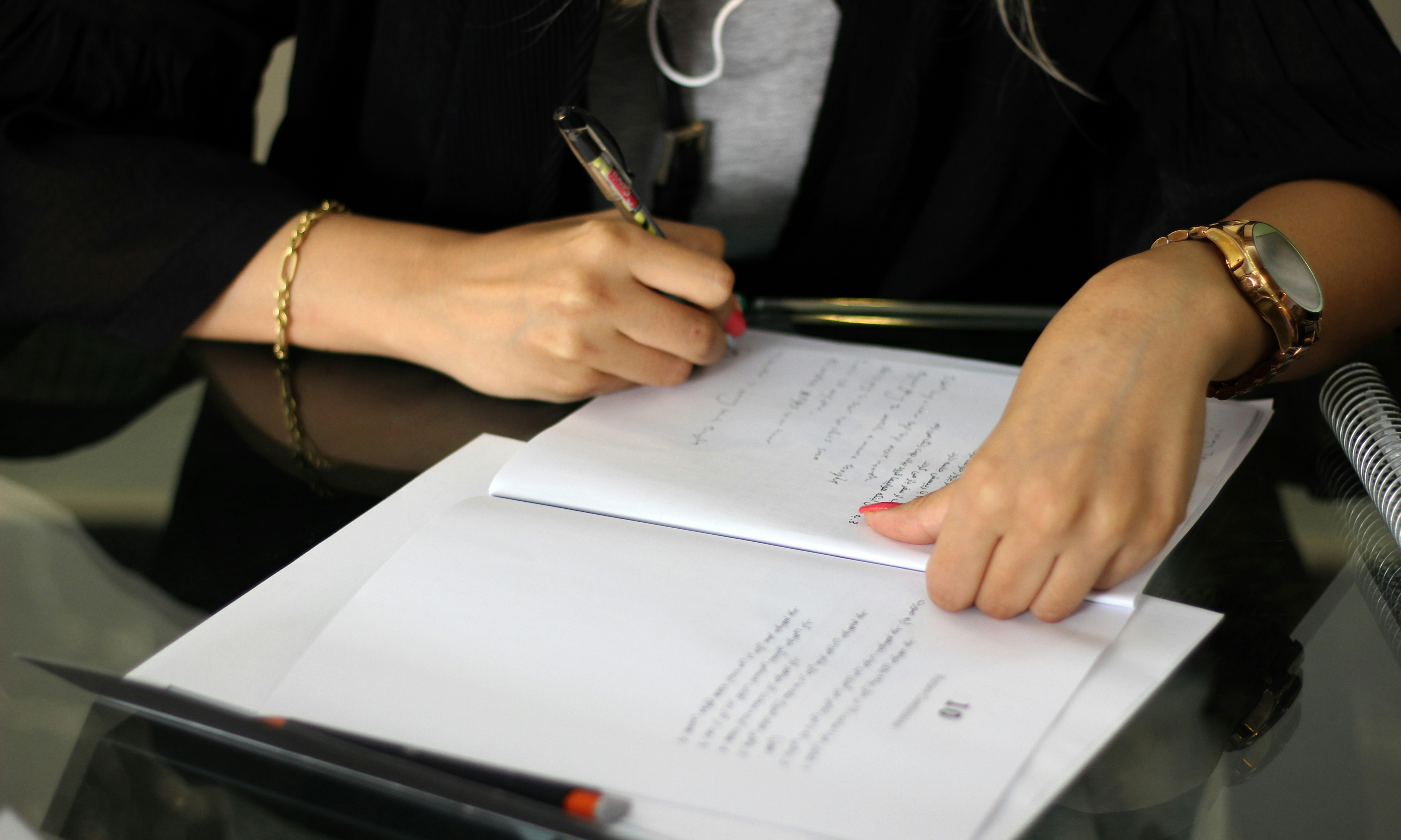 Consultation illustration with chat bubbles, a checklist, and a magnifying glass